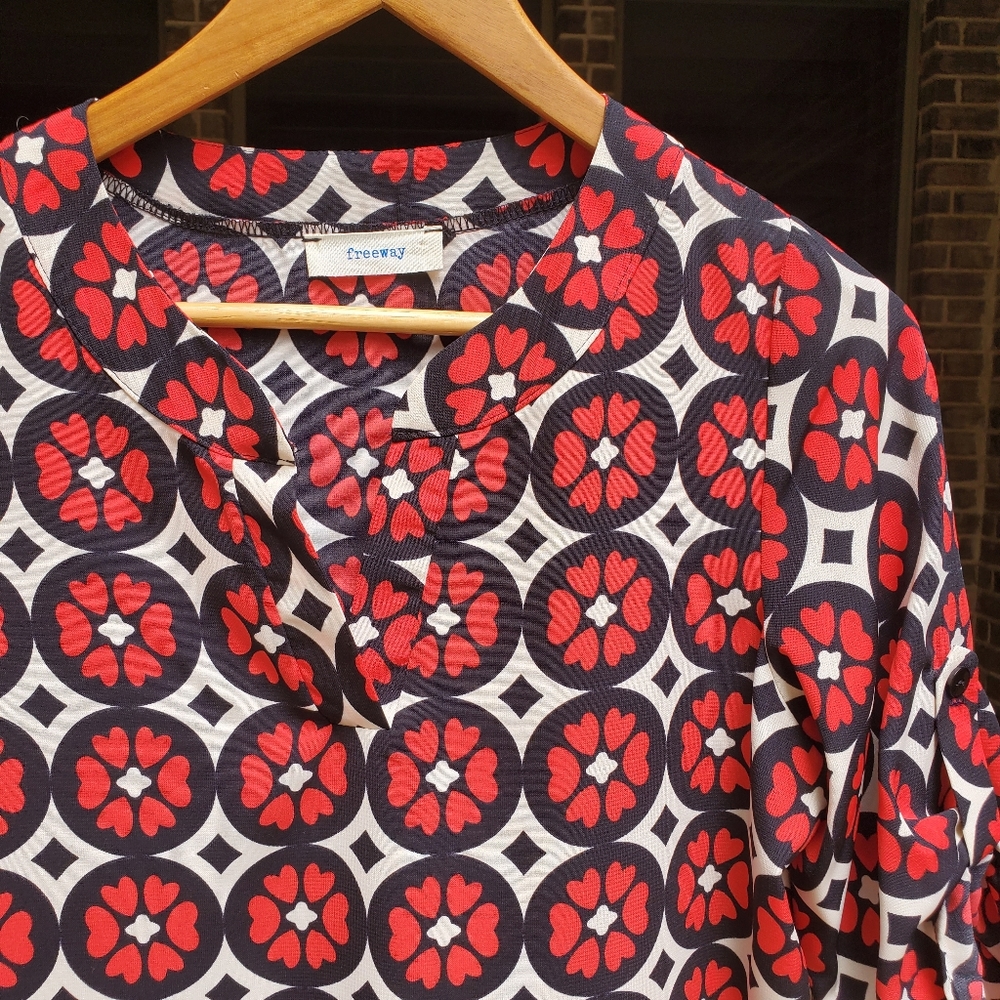EUC Freeway Heart Floral Top S